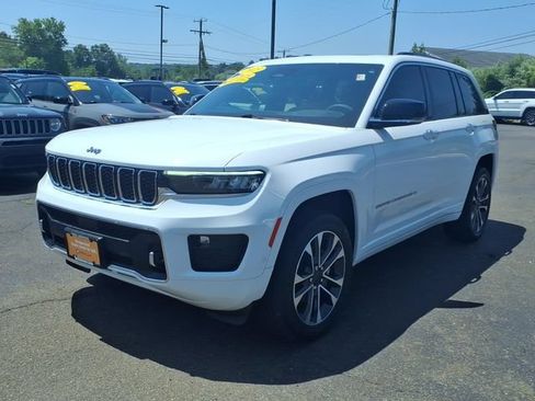 Certified 2023 Jeep Grand Cherokee Overland w/ Luxury Tech Group IV AWD/4WD image 3