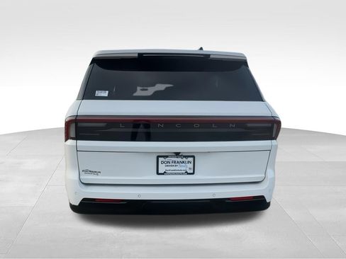 New 2026 Lincoln Navigator L Premier AWD/4WD image 7