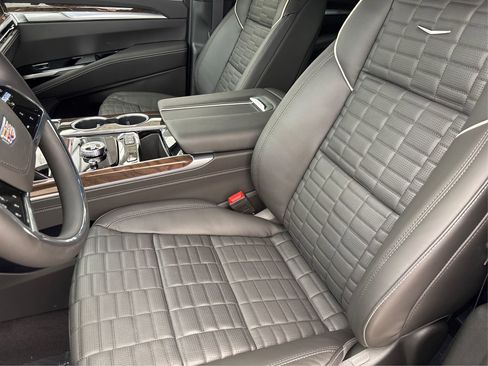 New 2025 Cadillac Escalade ESV Sport Platinum image 9