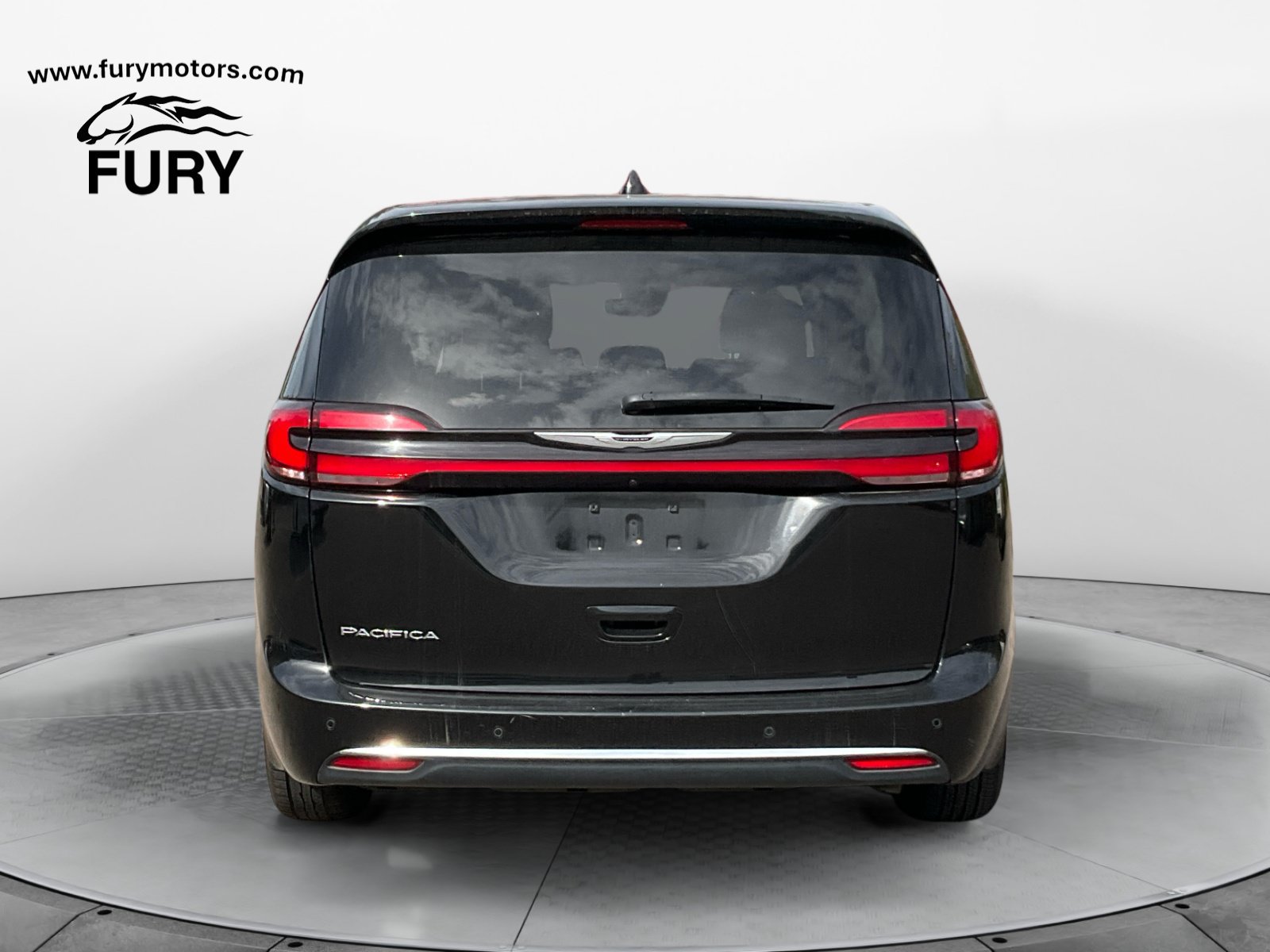 Used 2024 Chrysler Pacifica Touring-L FWD image 5