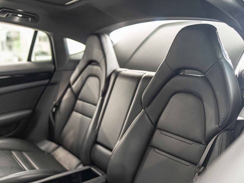 Used 2019 Porsche Panamera image 34