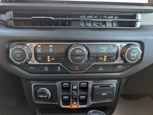 New 2026 Jeep Gladiator Sport image 25