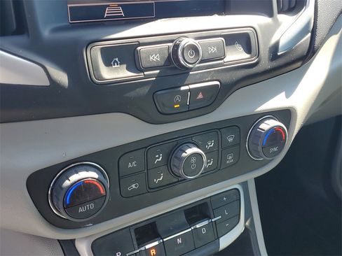 Certified 2022 GMC Terrain SLE w/ Driver Convenience Package image 32