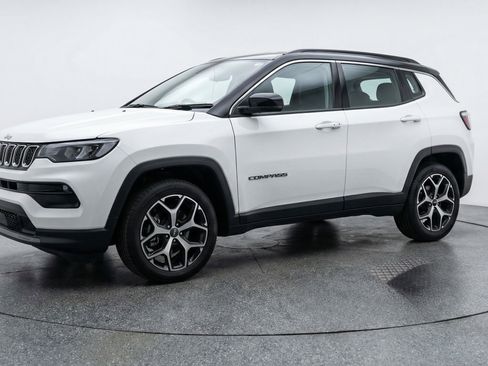 Used 2025 Jeep Compass Limited image 3
