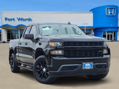 Used 2020 Chevrolet Silverado 1500 Custom w/ Custom Value Package image 1