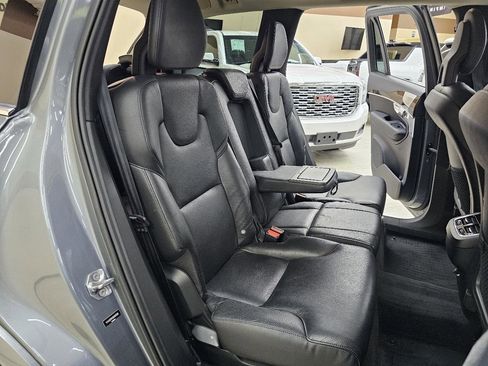 Used 2016 Volvo XC90 T6 Momentum w/ Momentum Plus Package image 25