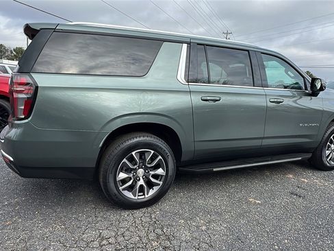 Certified 2023 Chevrolet Suburban LT w/ Luxury Package image 5