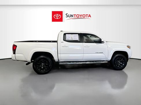 Used 2022 Toyota Tacoma SR5 w/ Technology Package image 2
