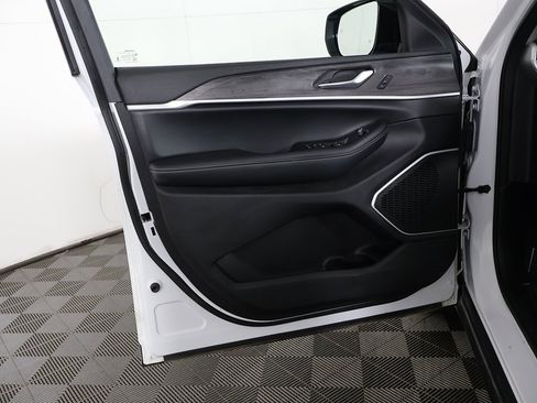 Used 2022 Jeep Grand Cherokee L Limited image 22