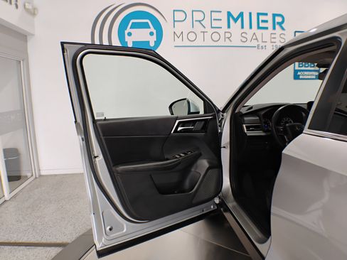 Used 2023 Mitsubishi Outlander SE image 52