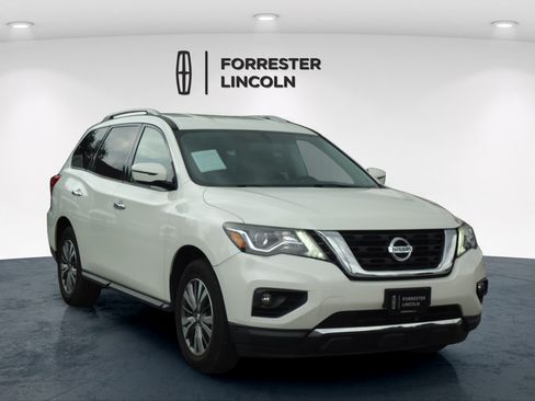 Used 2018 Nissan Pathfinder SV w/ SV All Weather Package AWD/4WD image 1