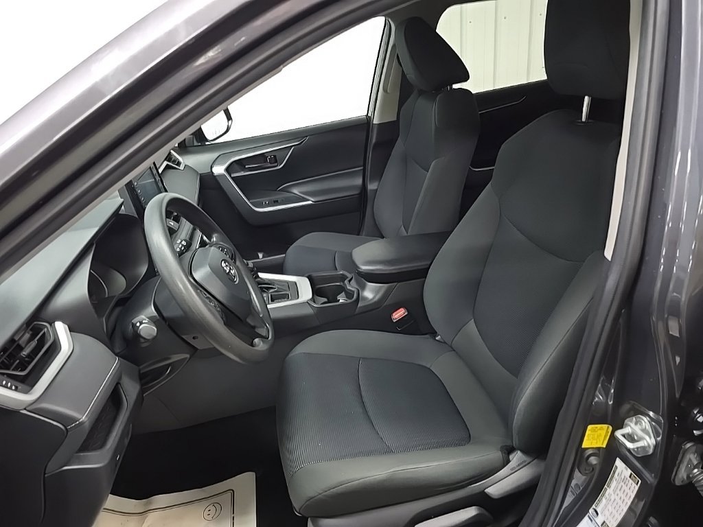 Used 2021 Toyota RAV4 LE AWD/4WD image 29