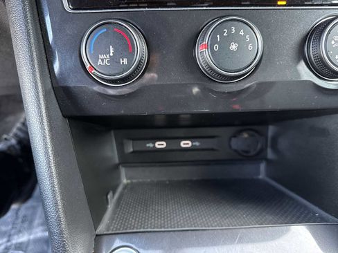 Used 2024 Volkswagen Tiguan SE image 29