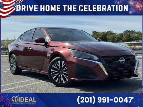 Used 2024 Nissan Altima 2.5 SV FWD image 2