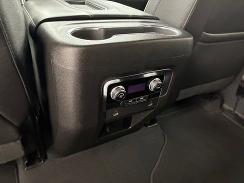 Used 2023 GMC Yukon SLT AWD/4WD image 19