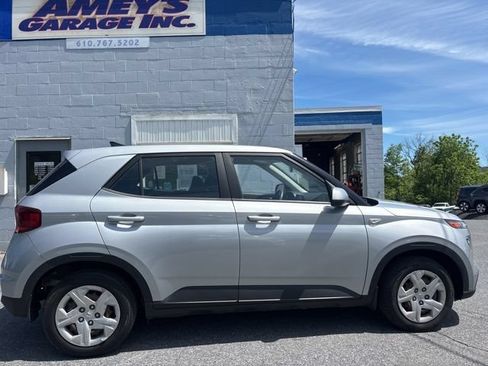 Used 2020 Hyundai Venue SE FWD image 6