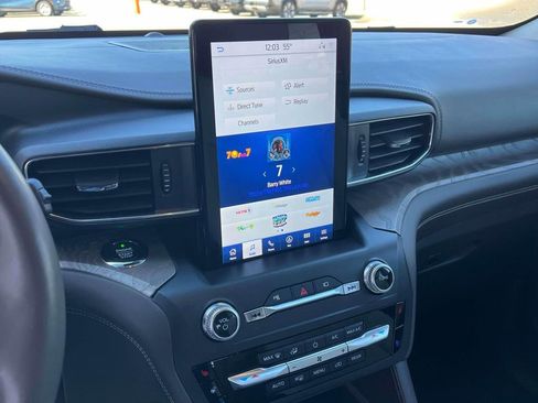 Used 2020 Ford Explorer Platinum w/ Premium Technology Package image 35