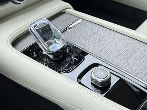 Used 2025 Volvo S90 B6 Ultra image 18