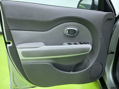 Used 2016 Kia Soul EV + w/ Sun & Fun Package image 17