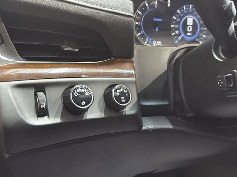 Used 2020 Cadillac Escalade Luxury image 16