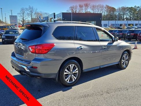 Used 2017 Nissan Pathfinder SL w/ SL Tech Package image 9