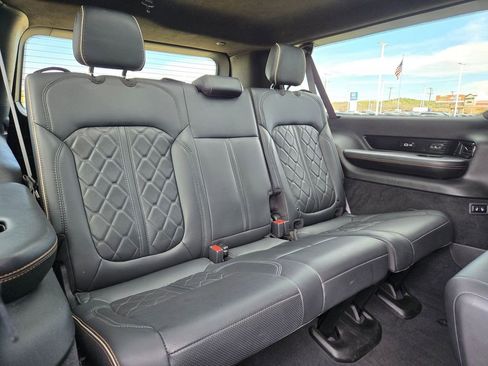 Used 2024 Jeep Grand Wagoneer L Series III AWD/4WD image 27