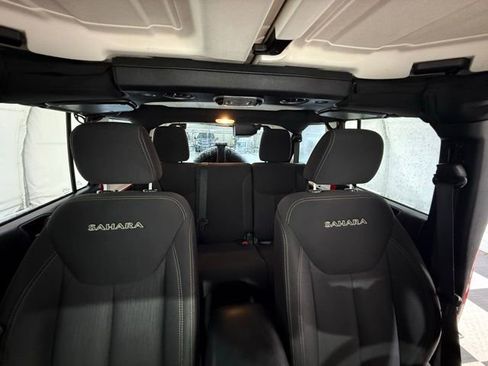 Used 2016 Jeep Wrangler Unlimited Sahara w/ Connectivity Group image 30
