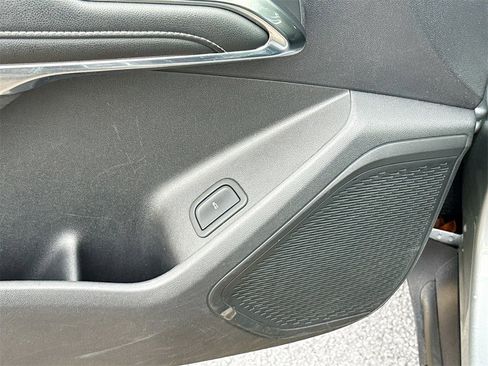 Used 2024 Chevrolet Traverse LT image 20