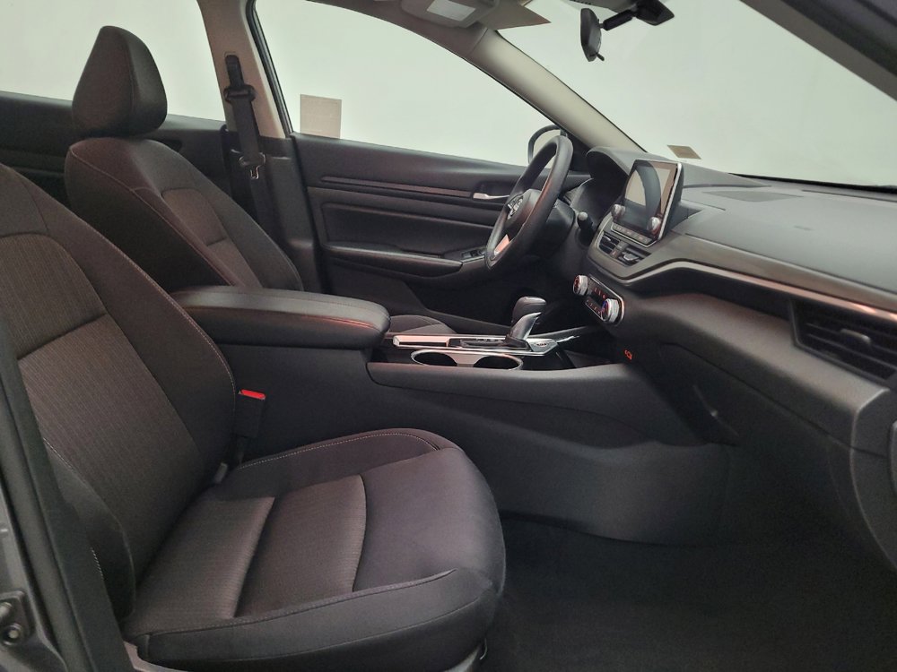 Used 2024 Nissan Altima 2.5 SV FWD image 21