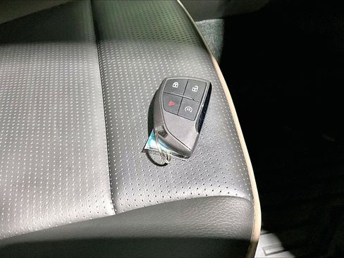 Used 2023 GMC Canyon Denali image 12