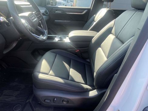 Certified 2026 GMC Acadia Elevation w/ Elevation Premium Package FWD image 15