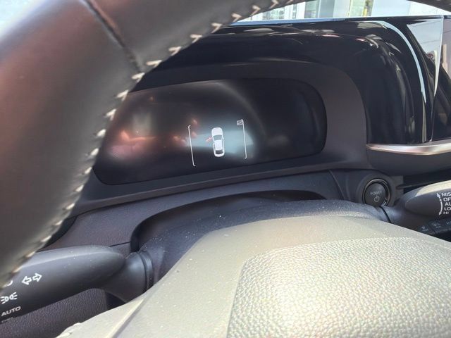 Used 2025 Toyota Crown AWD/4WD image 10