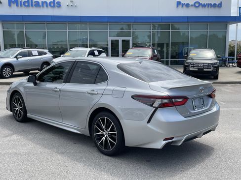 Used 2021 Toyota Camry SE FWD image 4