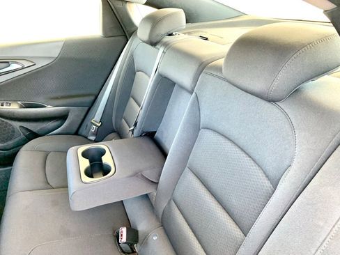 Used 2025 Chevrolet Malibu LT FWD image 18