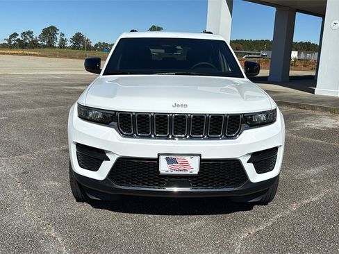 New 2025 Jeep Grand Cherokee Laredo w/ Trailer Tow Package image 3