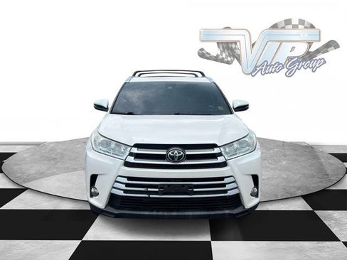 Used 2019 Toyota Highlander XLE w/ Protection Package #3 AWD/4WD image 2