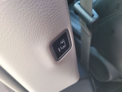 Used 2023 Chrysler Pacifica Touring-L FWD image 24