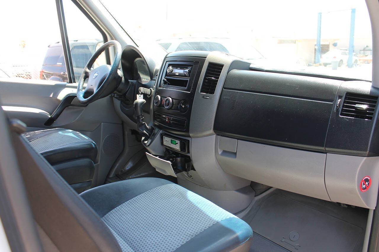 Used 2008 Freightliner Sprinter 2500 RWD image 33