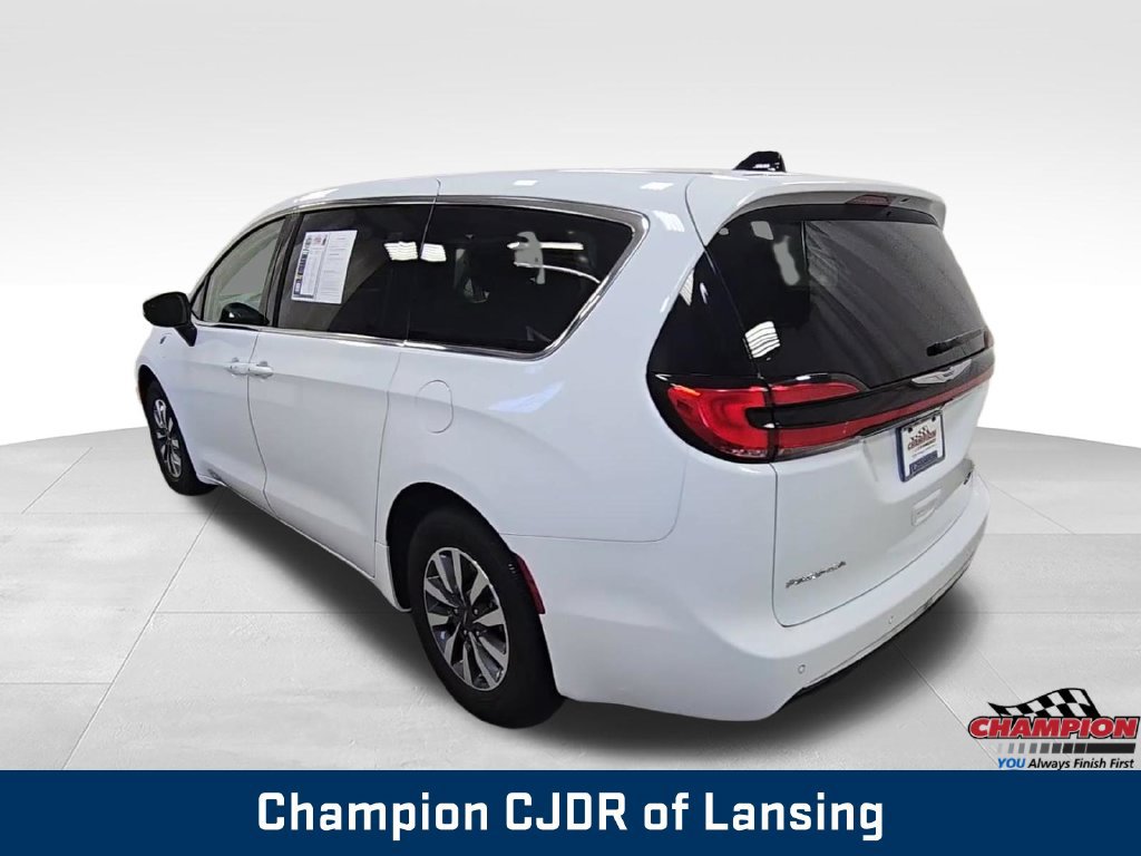 Used 2023 Chrysler Pacifica Touring-L FWD image 9