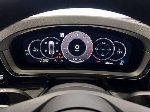 Used 2024 Porsche Cayenne Coupe image 20