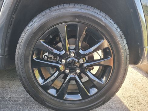 Used 2018 Jeep Grand Cherokee Altitude RWD image 6