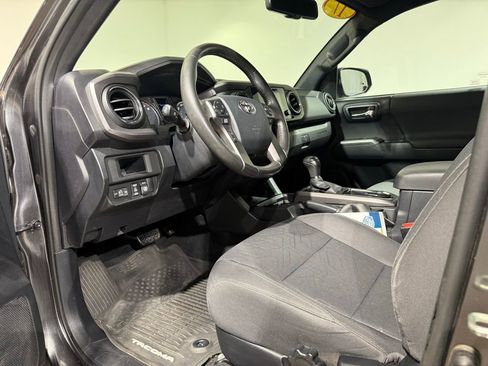 Used 2017 Toyota Tacoma TRD Sport w/ Tow Package (A/T) AWD/4WD image 16