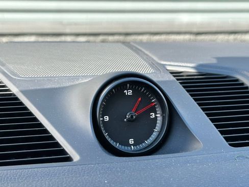 Used 2022 Porsche Cayenne Platinum Edition image 32