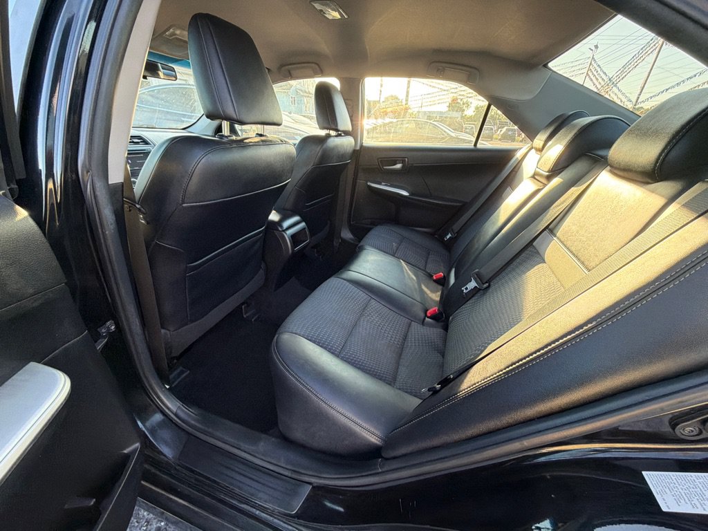Used 2014 Toyota Camry SE FWD image 24