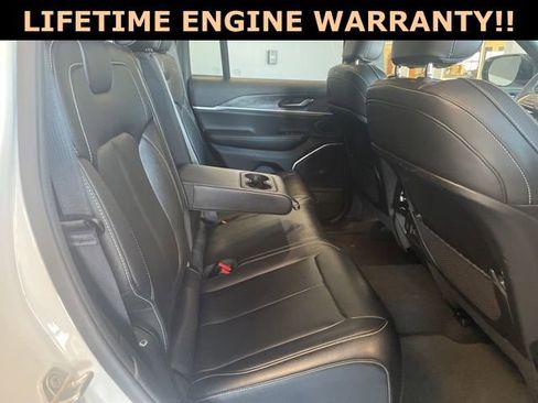 Used 2024 Jeep Grand Cherokee Limited image 39