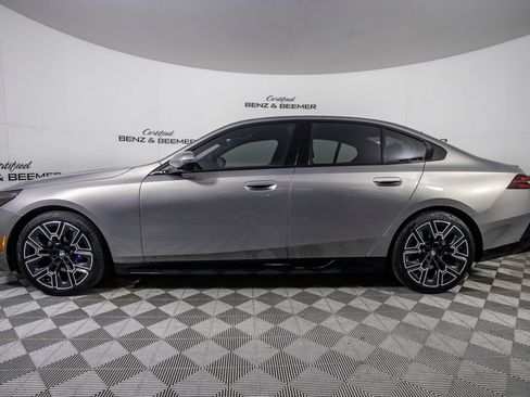 Used 2025 BMW 530i w/ M Sport Package RWD image 10