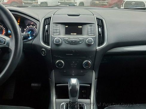 Used 2015 Ford Edge SE image 22