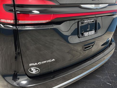 Used 2023 Chrysler Pacifica Pinnacle FWD image 44