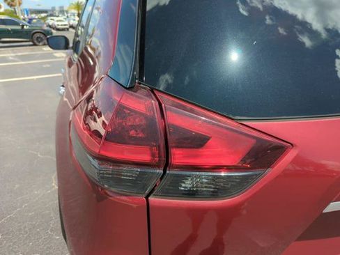 Certified 2019 Nissan Rogue SV FWD image 18