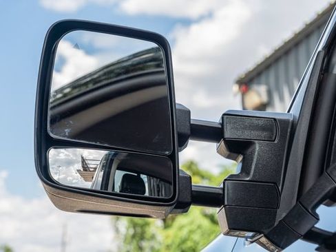 Used 2017 Nissan Titan S RWD image 14